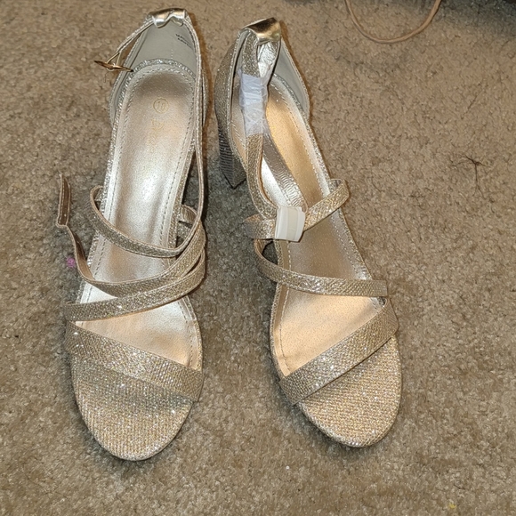 Gold shimmering shoes - Picture 4 of 4